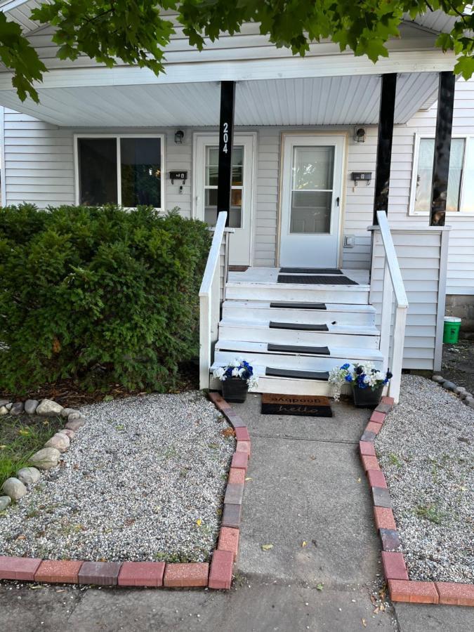 Cozy 1 Bed ~ Close To Soaring Eagle And Downtown Mount Pleasant Exterior photo